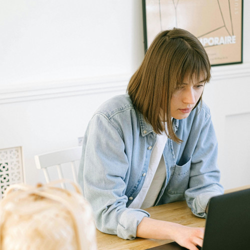 pexels-ivan-samkov-4240493